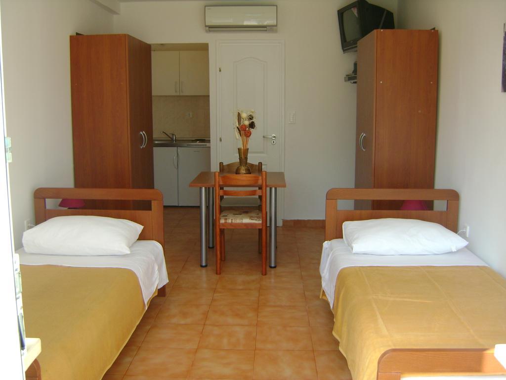 Apartment For Holidays In Pula Habitación foto