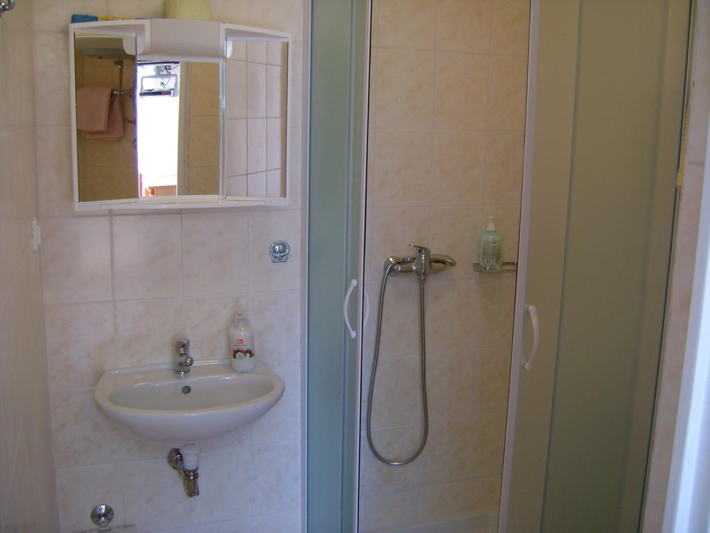 Apartment For Holidays In Pula Habitación foto