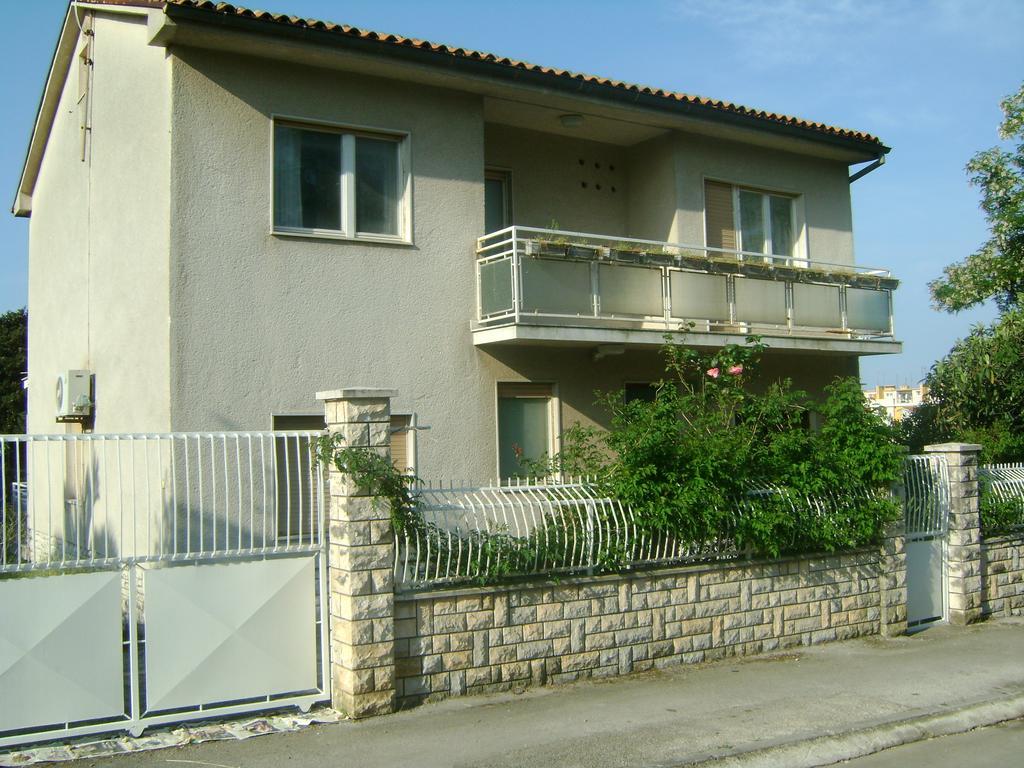Apartment For Holidays In Pula Exterior foto