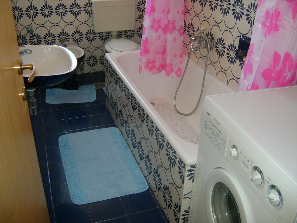 Apartment For Holidays In Pula Habitación foto